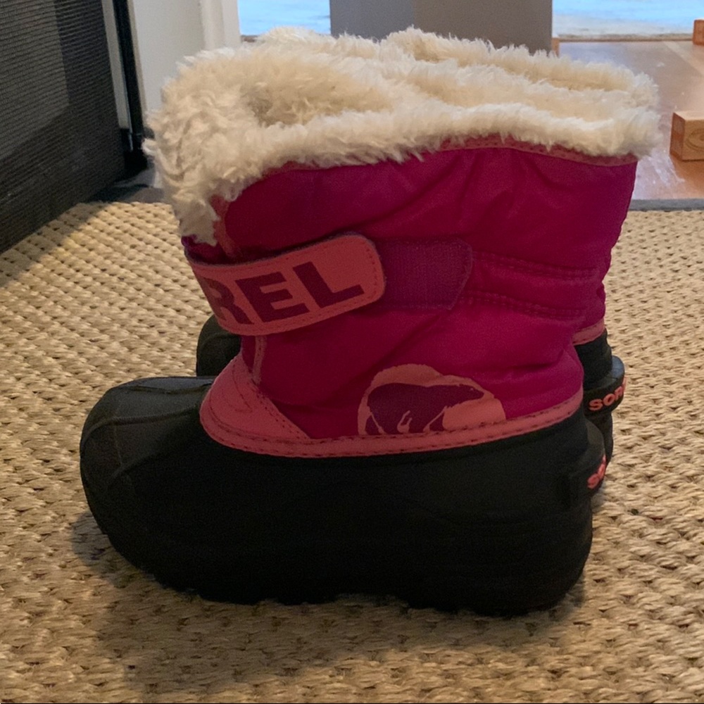 Sorel Fuchsia and Black Snow Boots